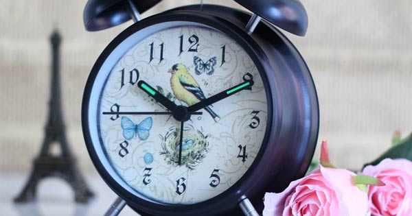 Tả chiếc đồng hồ báo thức lớp 5