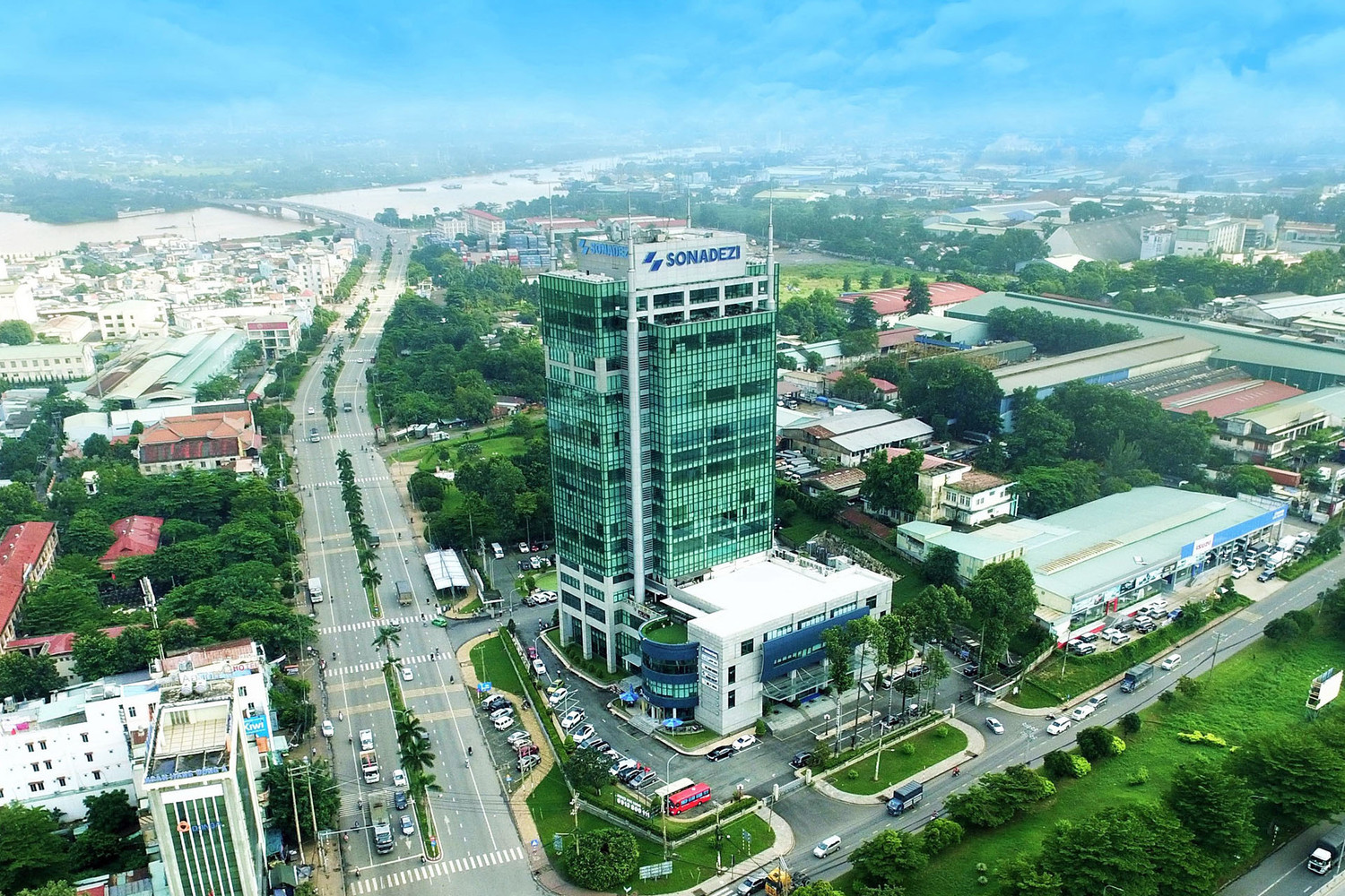 Ngoài ra, nhiều vướng mắc liên quan công tác bồi thường giải phóng mặt bằng, chính sách hỗ trợ di dời và vấn đề liên quan người lao động đang làm việc tại khu công nghiệp Biên Hòa 1 khi thực hiện di dời.