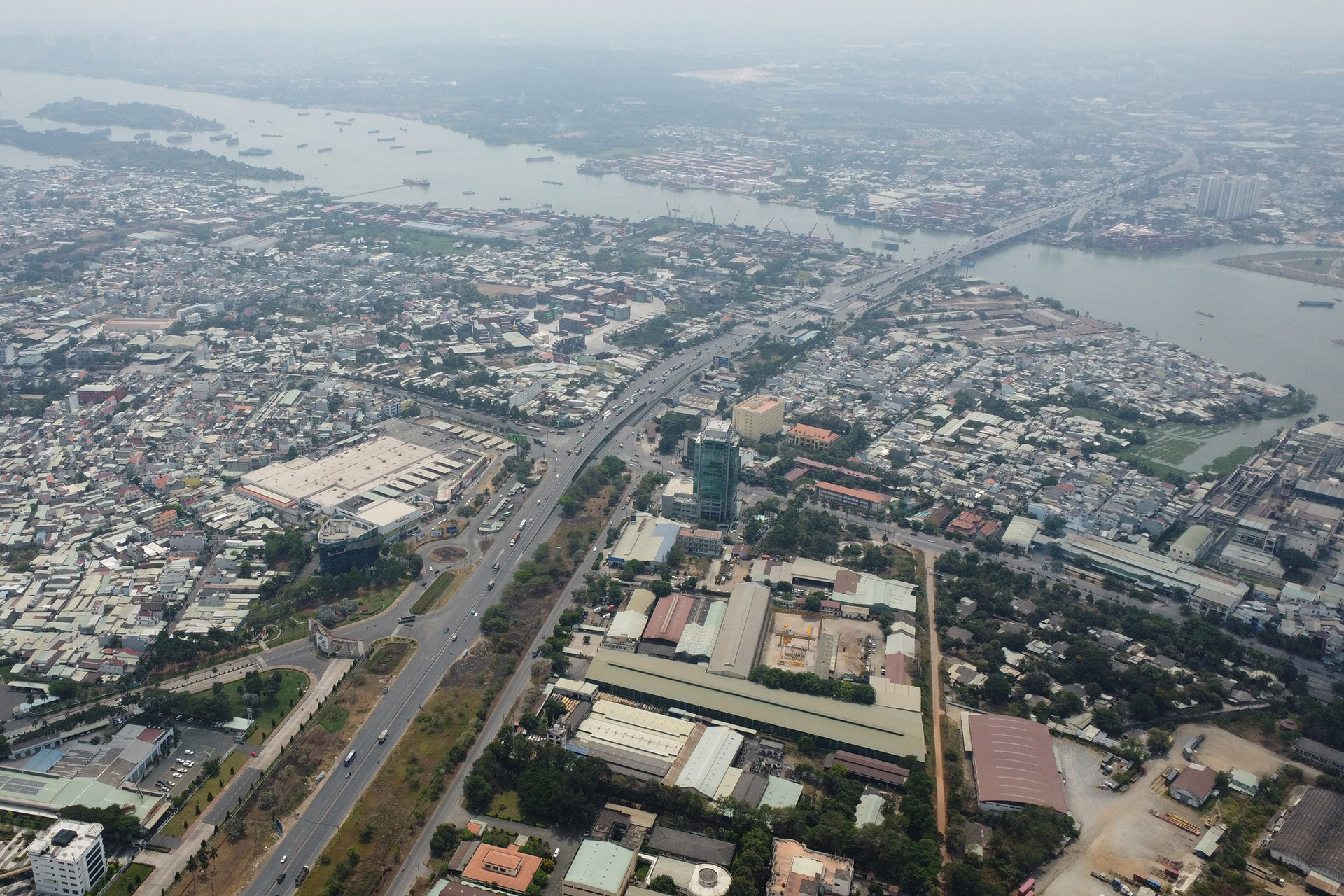 Về thời gian di dời các doanh nghiệp trong khu công nghiệp Biên Hòa 1 được chia làm 2 giai đoạn. Trong đó, giai đoạn 1 hoàn thành trước tháng 12/2024; giai đoạn 2, hoàn thành trước tháng 12/2025.