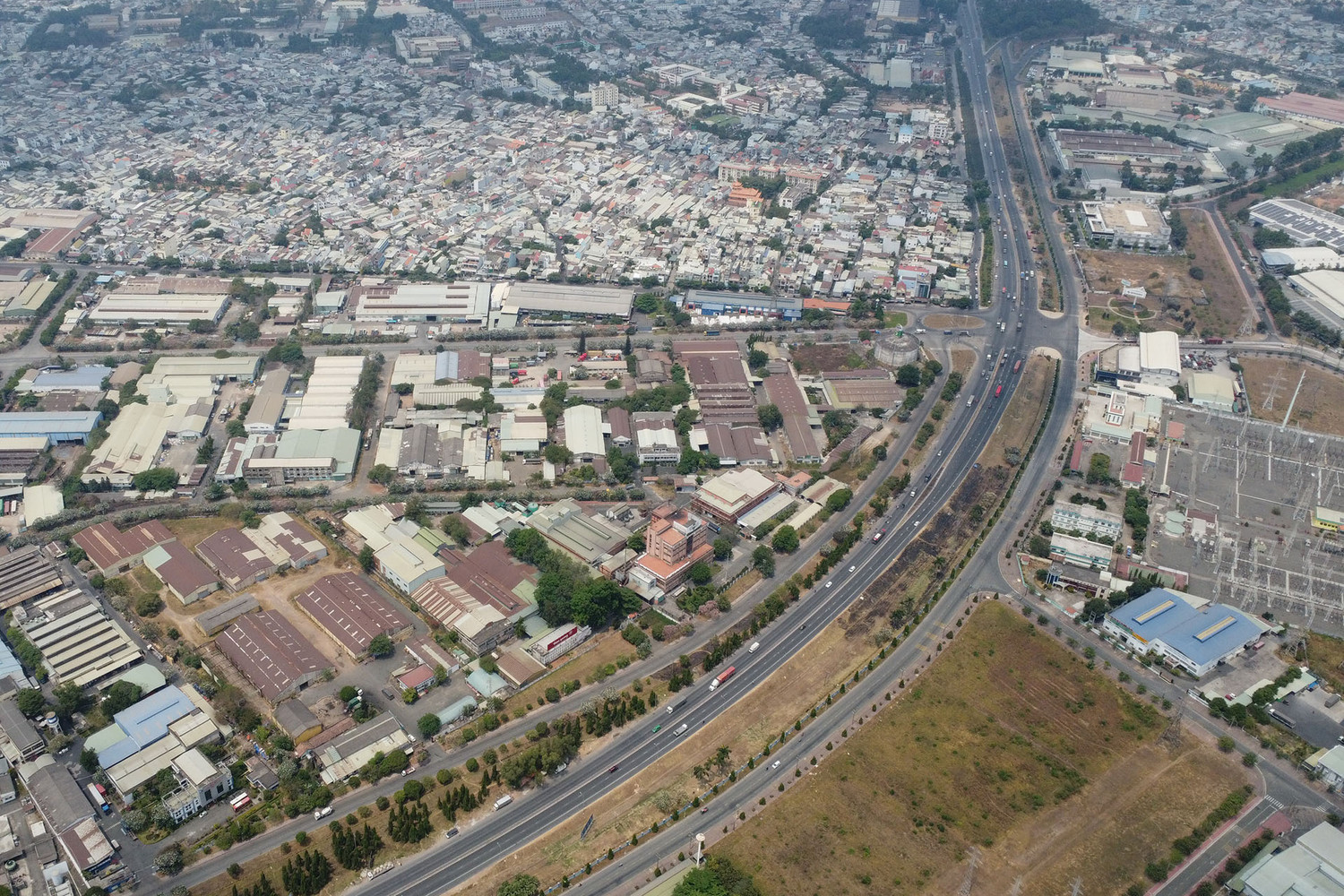 Năm 2008, Ủy ban nhân dân tỉnh Ðồng Nai đề xuất chuyển đổi công năng của khu công nghiệp Biên Hòa 1 thành khu đô thị-thương mại-dịch vụ. Năm 2009, sau khi được Thủ tướng Chính phủ đồng ý, tỉnh Ðồng Nai đã ban hành lộ trình thực hiện với tổng kinh phí dự kiến hơn 15.700 tỷ đồng. Tuy nhiên, việc chuyển đổi khu công nghiệp này không có bước tiến triển nào vì thiếu cơ chế triển khai.