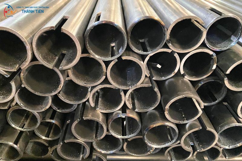 Kim loại cứng nhất Crom - Sắt (Fe)