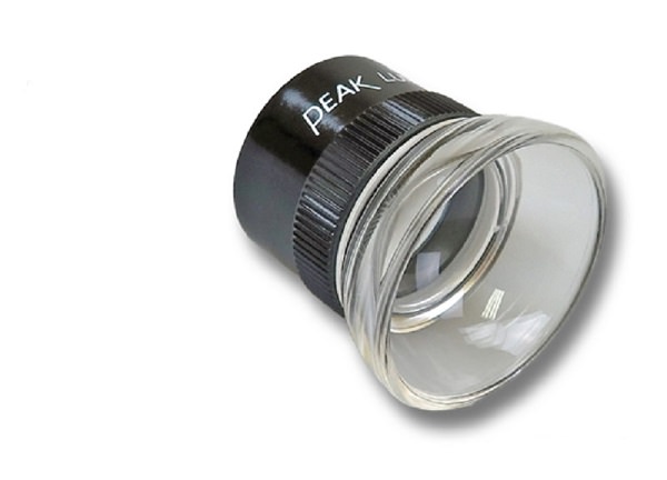 Kính lúp được thiết kế phù hợp với công việc kỹ thuật