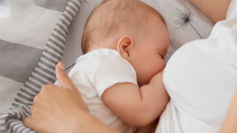 Trẻ bú lắt nhắt: Nguyên nhân và cách khắc phục