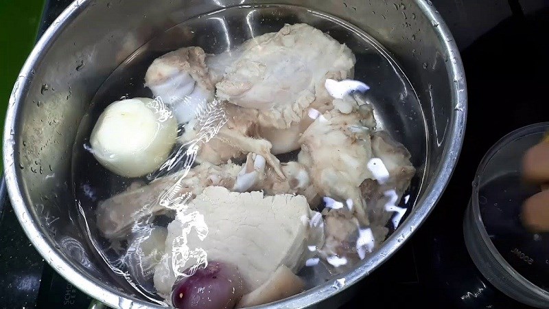 Ninh, hầm xương bao lâu? Bí quyết hầm xương ngon, nhanh nhừ, ngọt nước