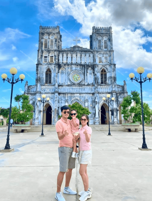 Áo có cổ tạo nên diện mạo trang nhã và thanh lịch