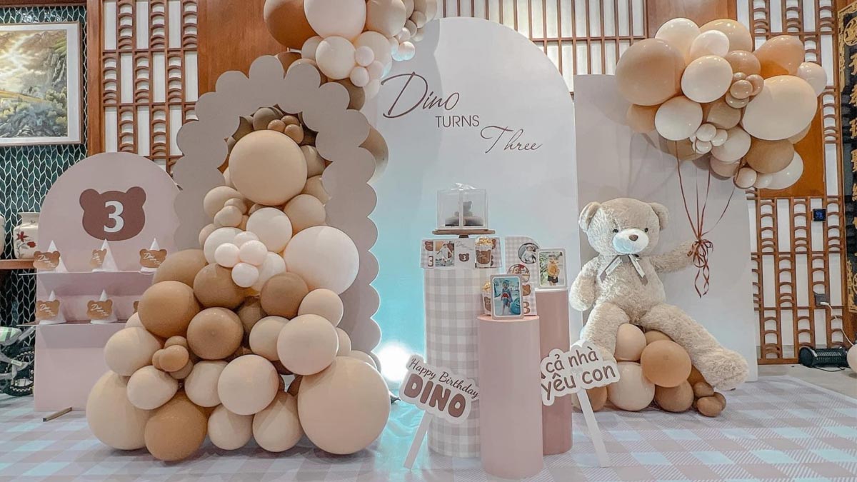 Background sinh nhật cho bé trai màu kem