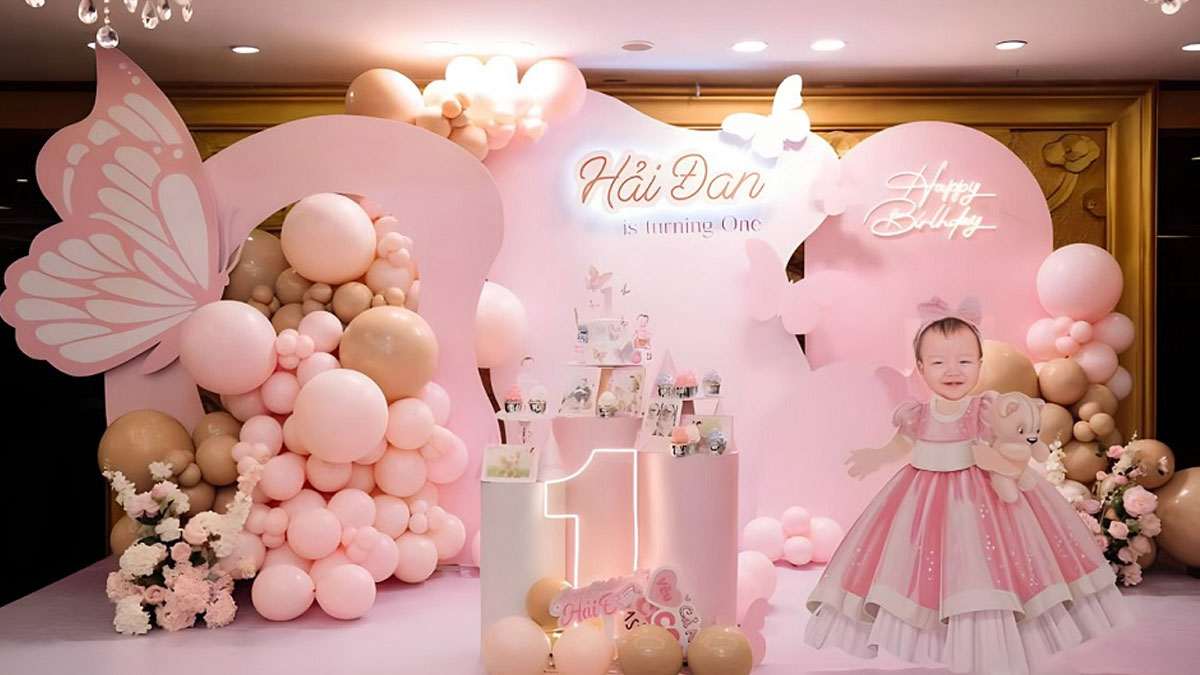 Background sinh nhật màu hồng nhẹ nhàng cho bé gái