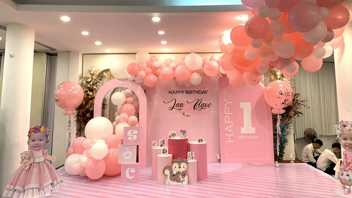 Background sinh nhật cho bé gái màu hồng xinh xắn