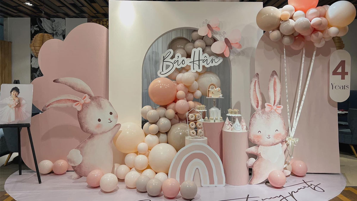 Background sinh nhật màu hồng nhạt