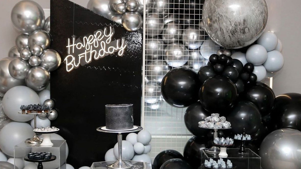 Background sinh nhật màu đen huyền bí