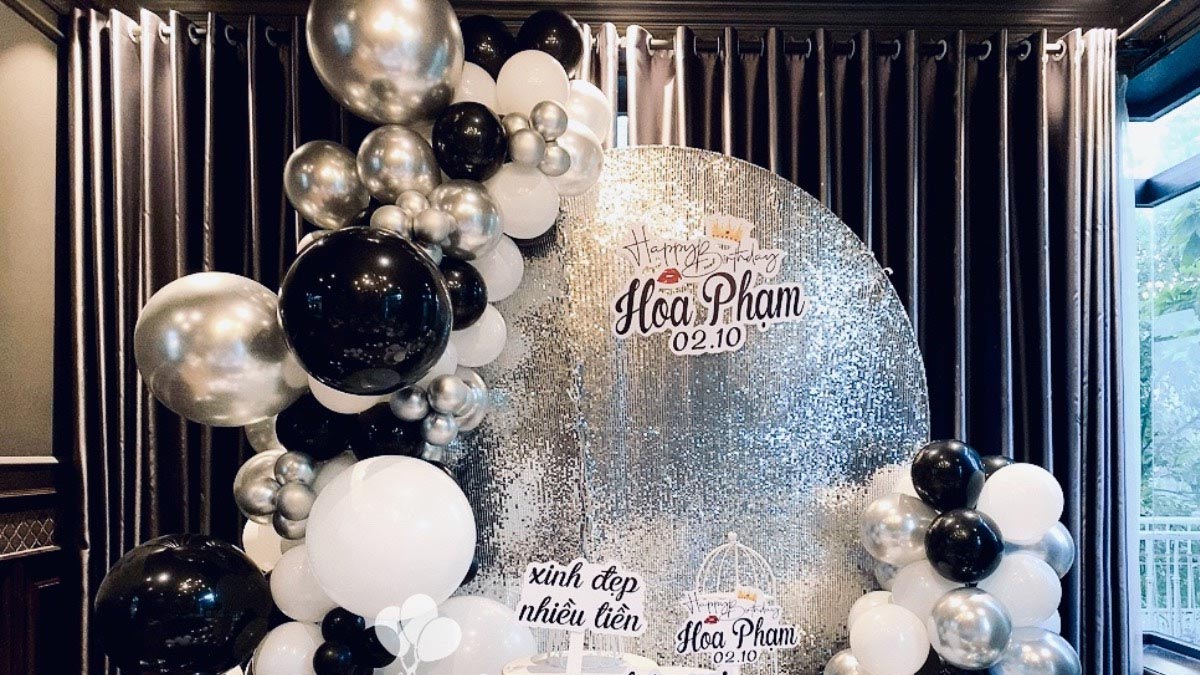 Background sinh nhật màu đen ấn tượng được lựa chọn nhiều nhất