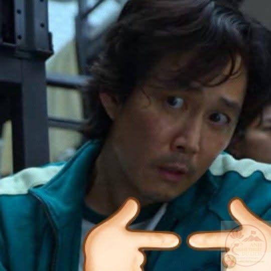 Squid Game meme trở thành lựa chọn quen thuộc khi fan muốn chế ảnh phim hot