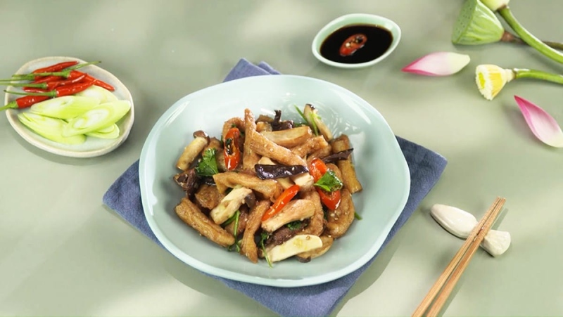 Món đùi gà xào chay với tàu hũ ky