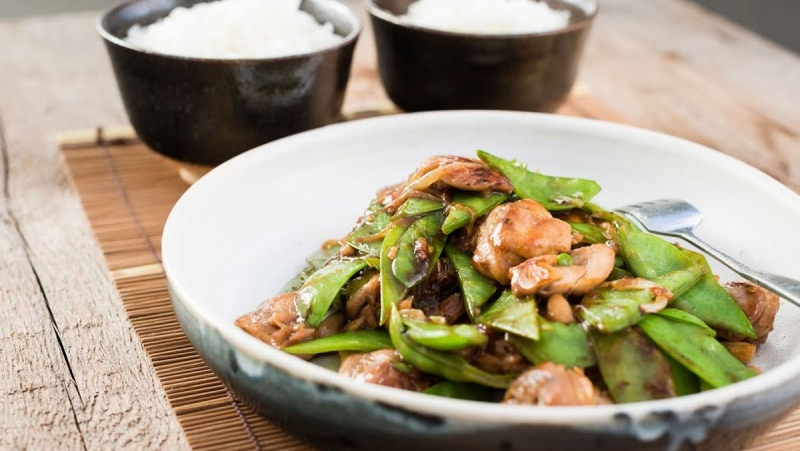 Món nấm đông cô xào với đậu hà lan