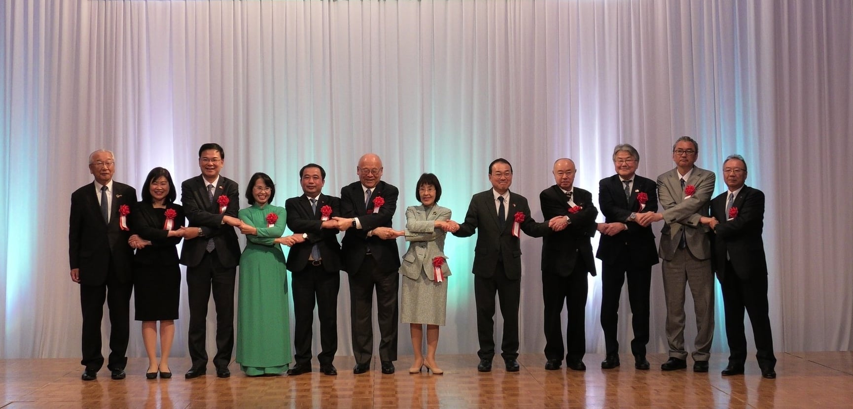 Lãnh đạo Bộ Nông nghiệp và Môi trường và Hokkaido, Nhật Bản chụp ảnh kỉ niệm. Ảnh: ICD.