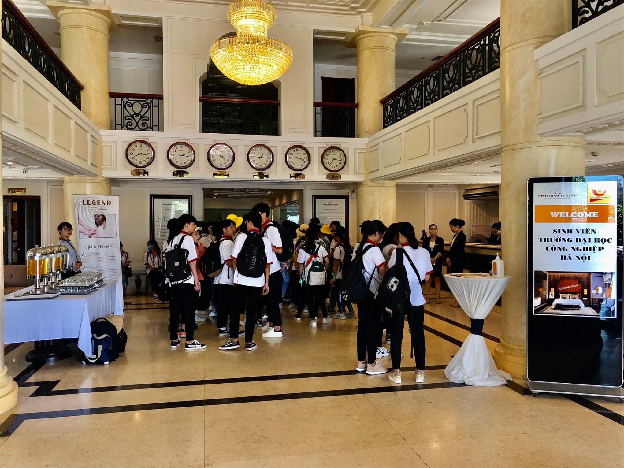 QUẢN TRỊ NHÀ HÀNG VÀ DỊCH VỤ ĂN UỐNG - LỰA CHỌN “HOT” DÀNH CHO CÁC BẠN GEN Z