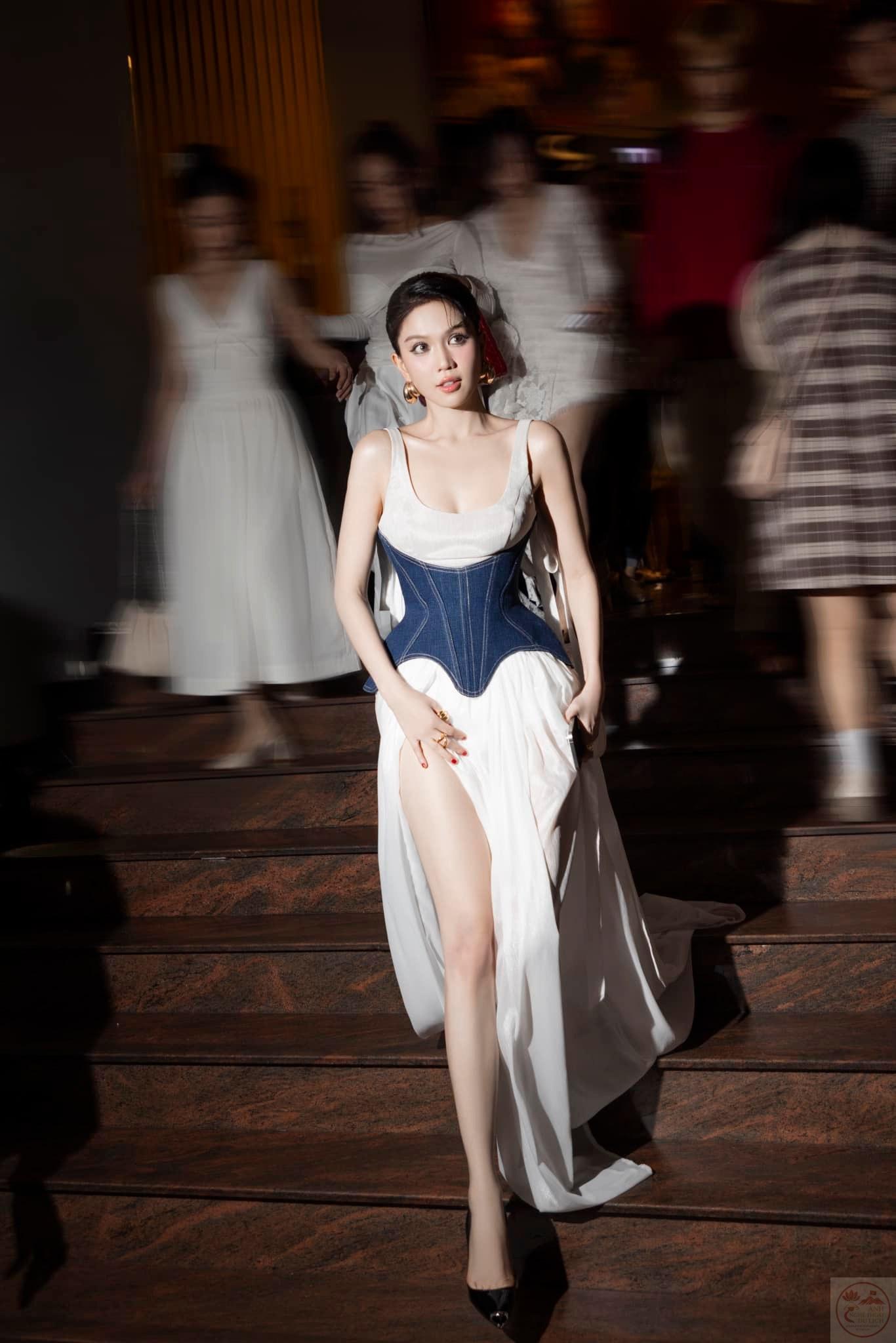 Người đẹp Trà Vinh xuất hiện rạng rỡ và sang trọng trong đêm hội đặc biệt