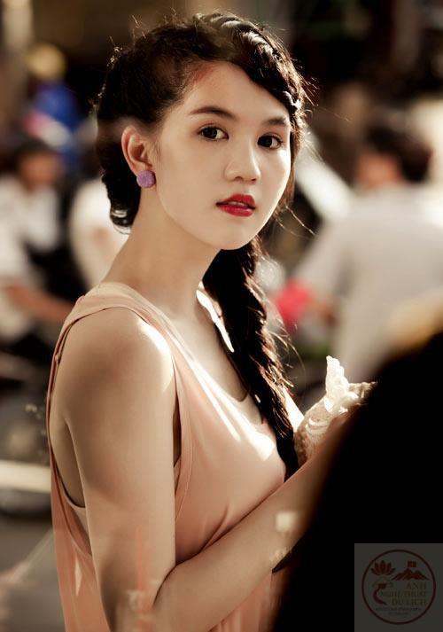 Ngày ấy, cô thường xuất hiện với phong cách đơn giản và hiền hòa