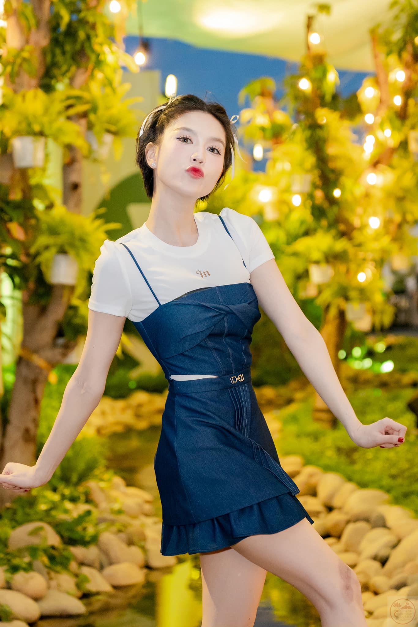 Cô nàng hot girl 8x khẳng định sức hút ngay cả khi diện đồ giản dị