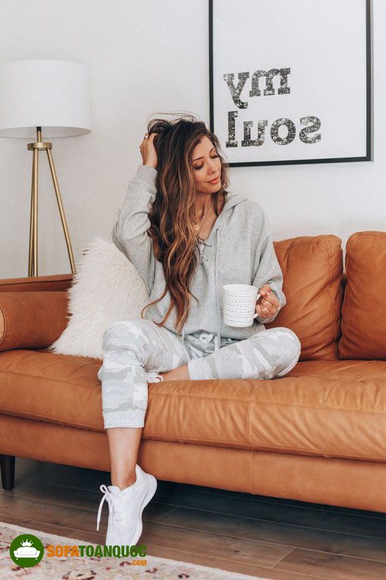 cách tạo dáng chụp ảnh với ghế sofa