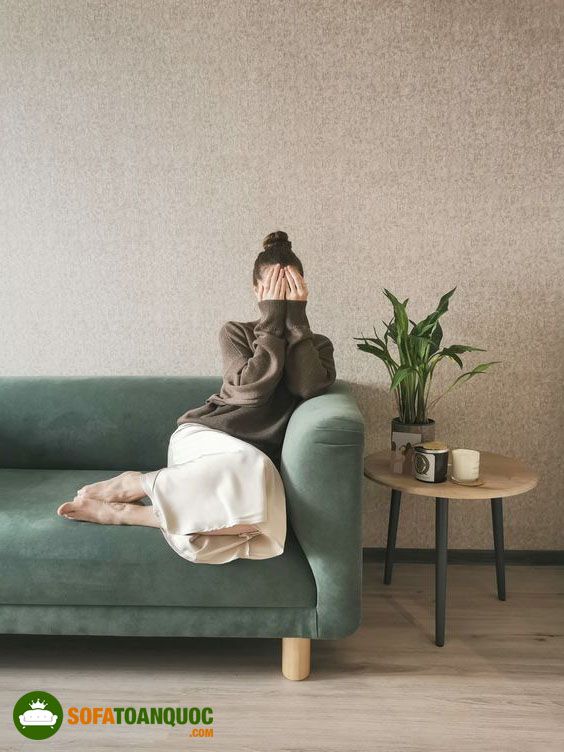 chụp ảnh với ghế sofa