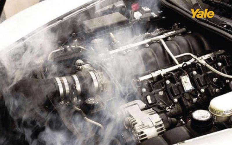 Khói trắng xả bất thường từ xe ô tô có động cơ xăng 4 kỳ