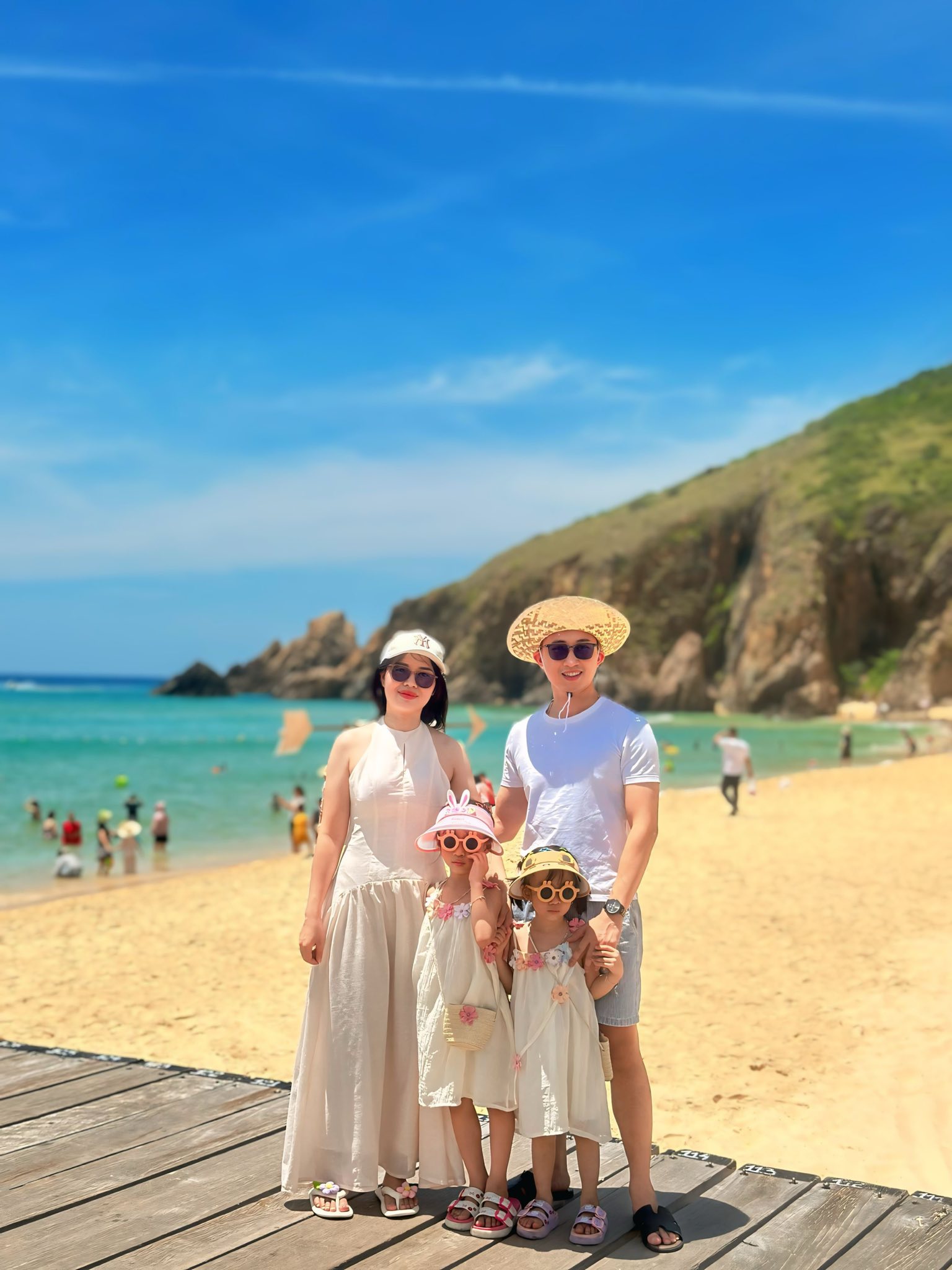 Dáng đứng kiêu sa giữa nắng và gió