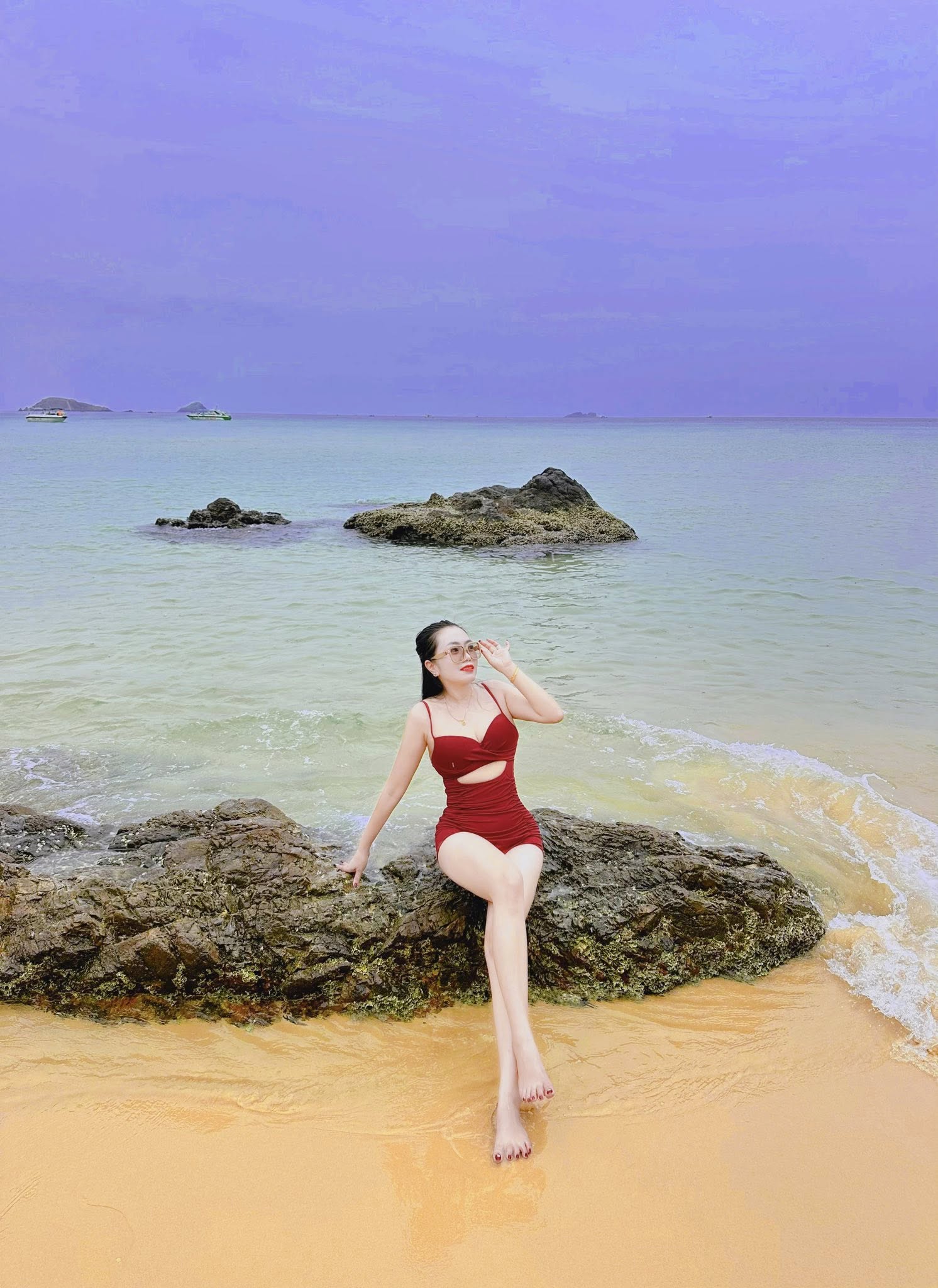 Cách tạo dáng chụp ảnh bikini ở biển