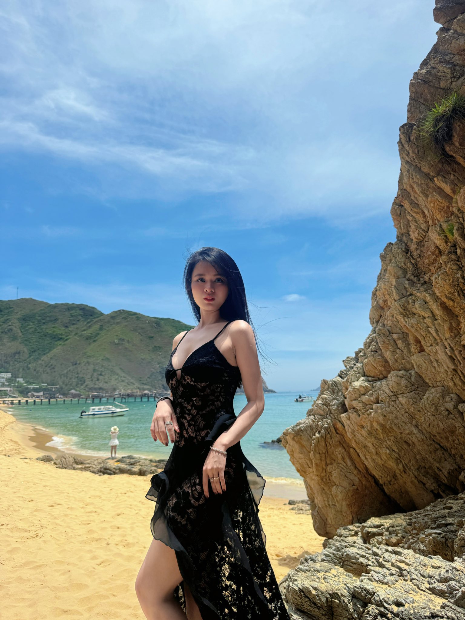 Tạo dáng chụp ảnh đi biển cho nữ