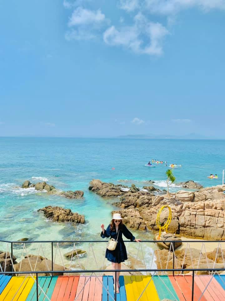 Tạo dáng chụp biển vừa chill vừa nghệ