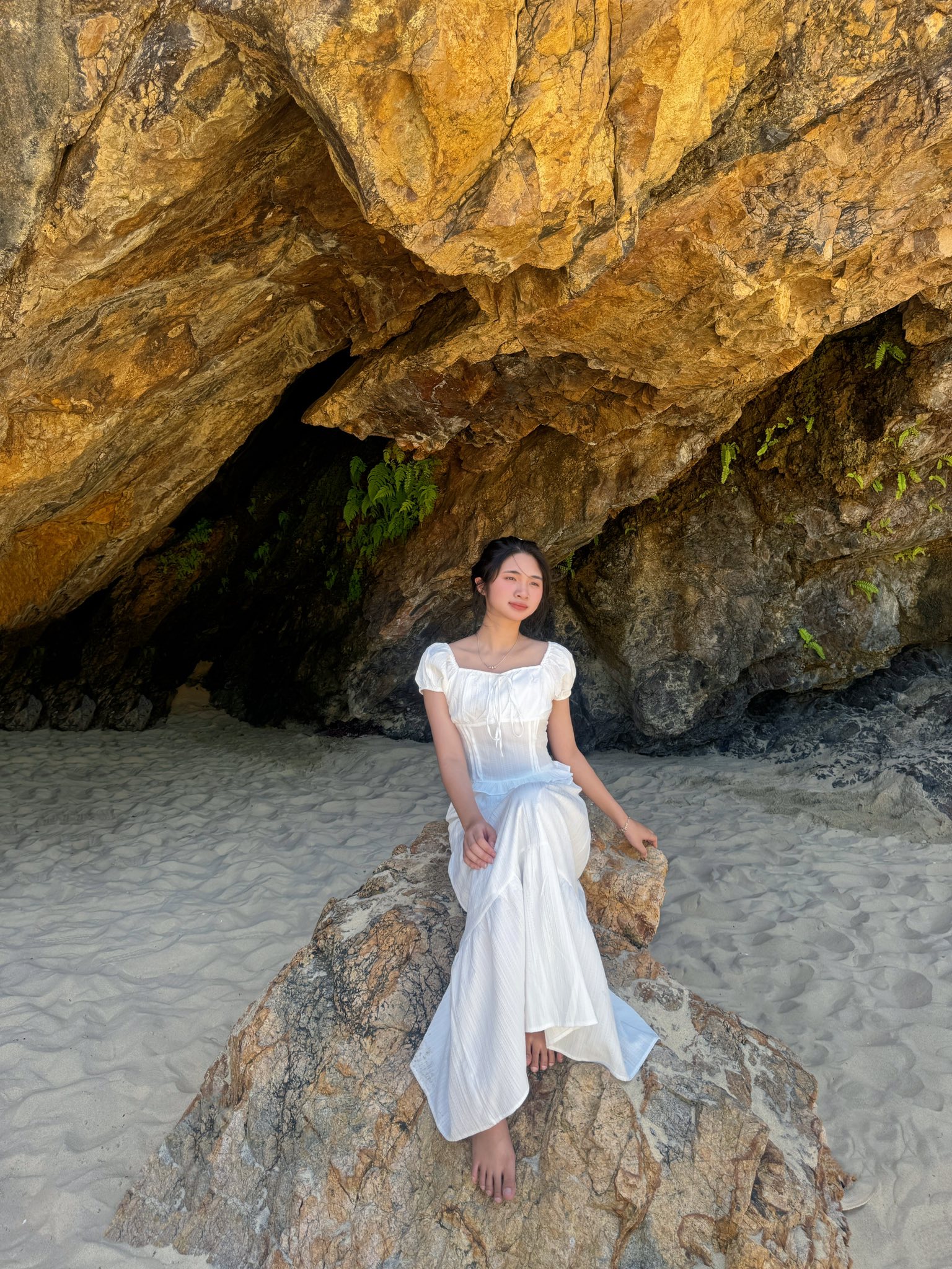 Váy maxi bay nhẹ trong nắng cho bức ảnh đầy thơ