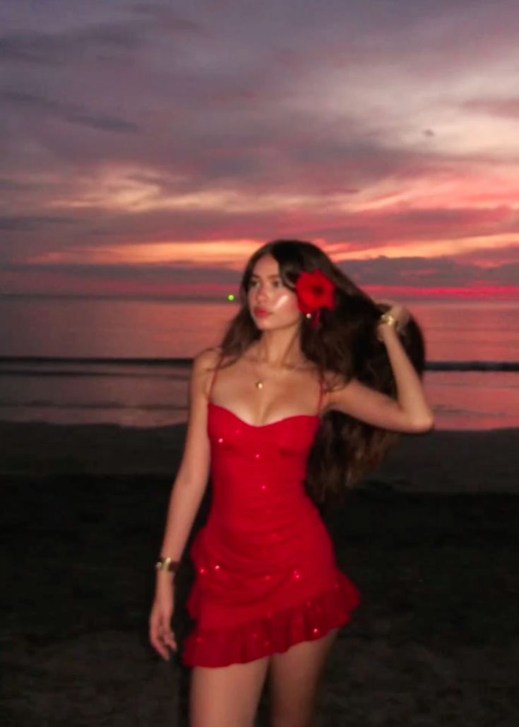 Dáng đứng chân chéo nhẹ, váy ôm dáng thanh thoát