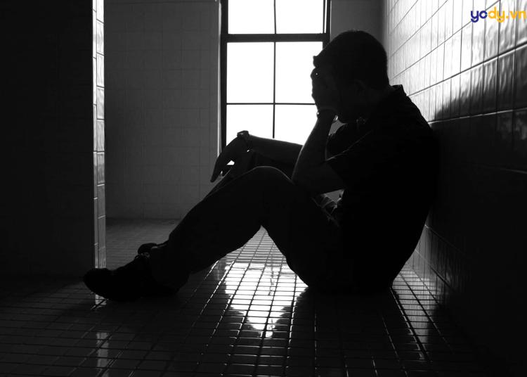 ảnh chụp sau lưng nam buồn