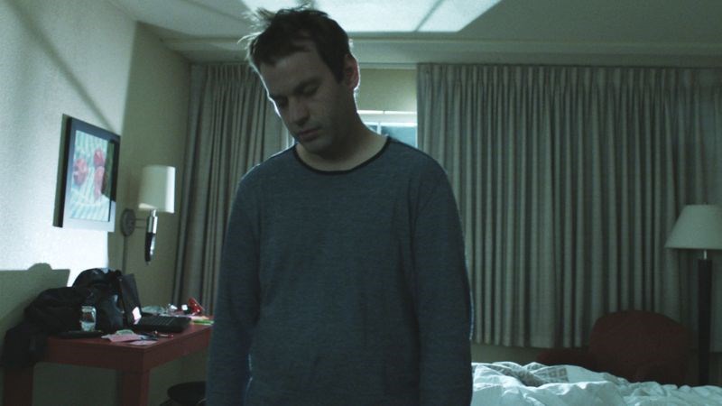 Bản thân việc ngủ khỏa thân sẽ không gây ra trực tiếp mộng du