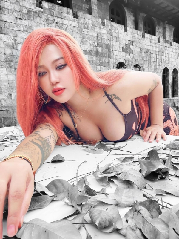 Thần thái cuốn hút trong từng khung hình.