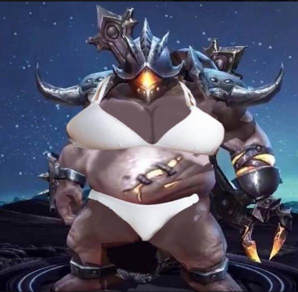 Grakk Tiệc Bãi Biển này thì được chế khá thô với phụ kiện là... đồ lót nữ.