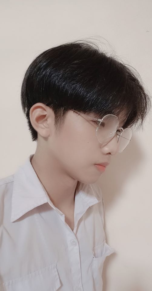 Hình ảnh trai đẹp 14 tuổi tạo ấn tượng mạnh nhờ sự tự nhiên và nụ cười rạng rỡ