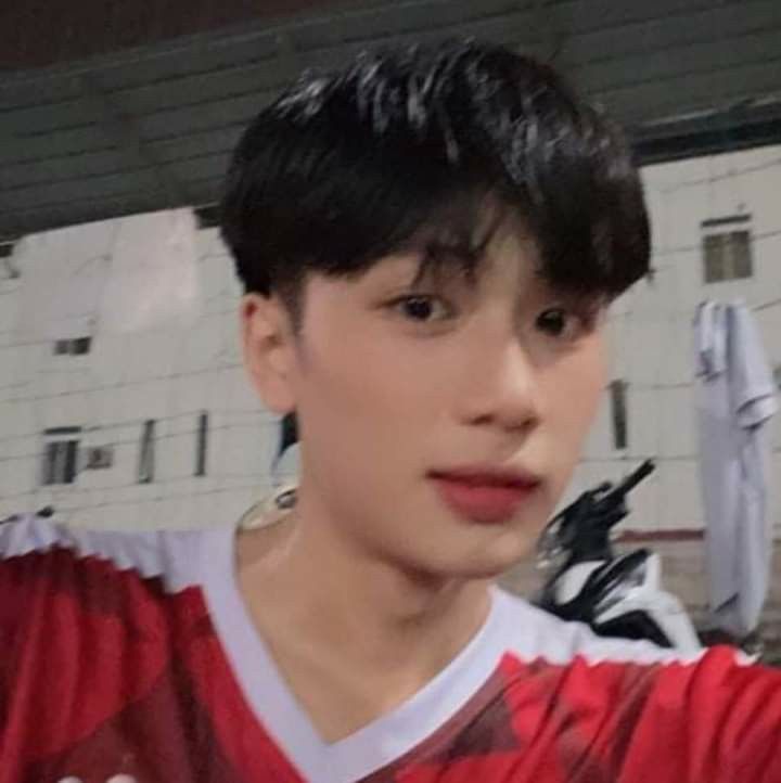 Ảnh con trai 14 tuổi thường lan truyền nhanh chóng và nhận được nhiều sự quan tâm online