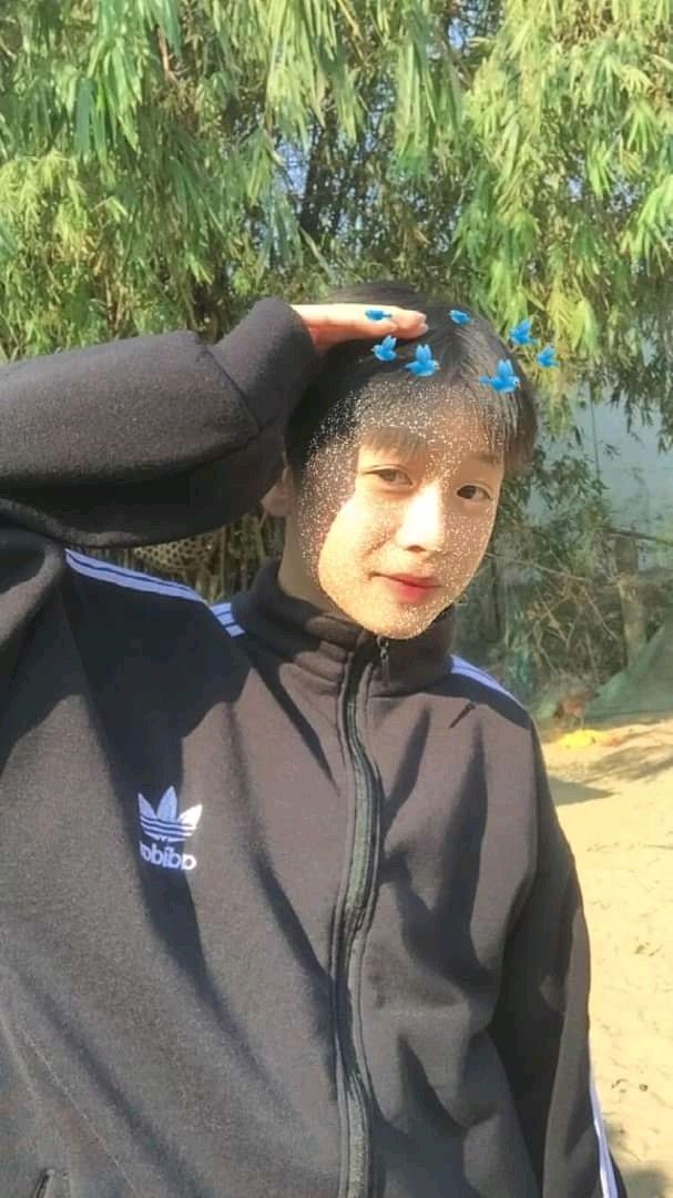 Ảnh con trai 14 tuổi tuy giản dị nhưng lại mang đến nét thu hút khó cưỡng với người xem