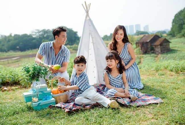 chup anh gia dinh 4 nguoi