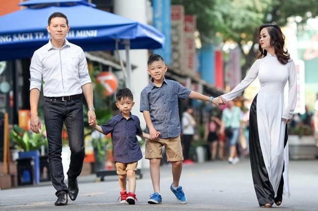 chup anh gia dinh 4 nguoi