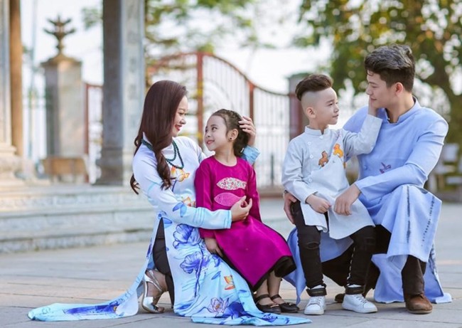 chup anh gia dinh 4 nguoi