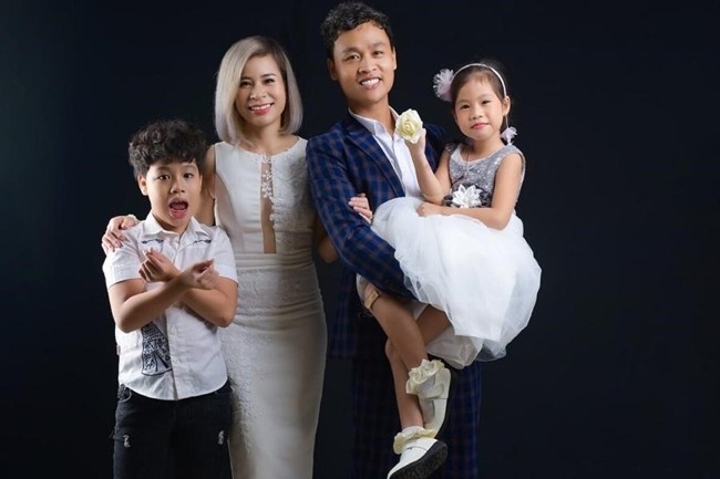 chup anh gia dinh 4 nguoi