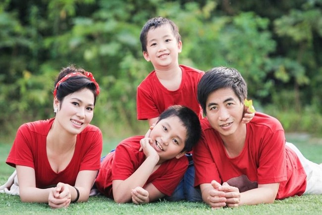 chup anh gia dinh 4 nguoi