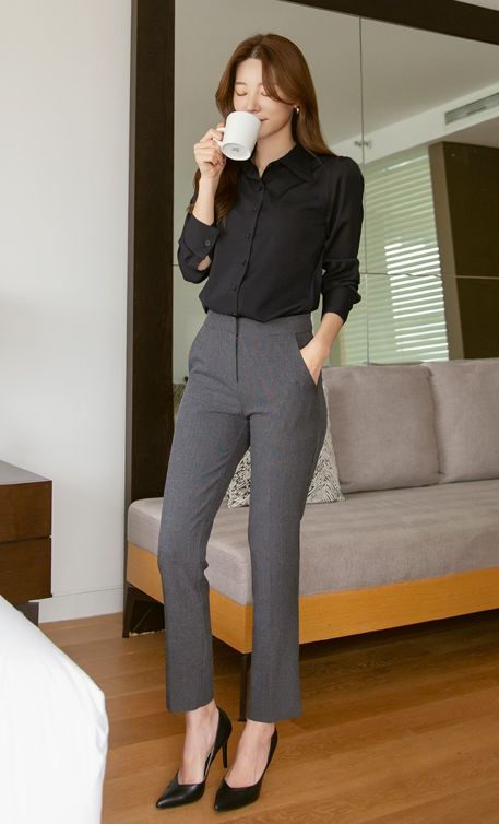 Nét đẹp tinh gọn trong trang phục công sở
