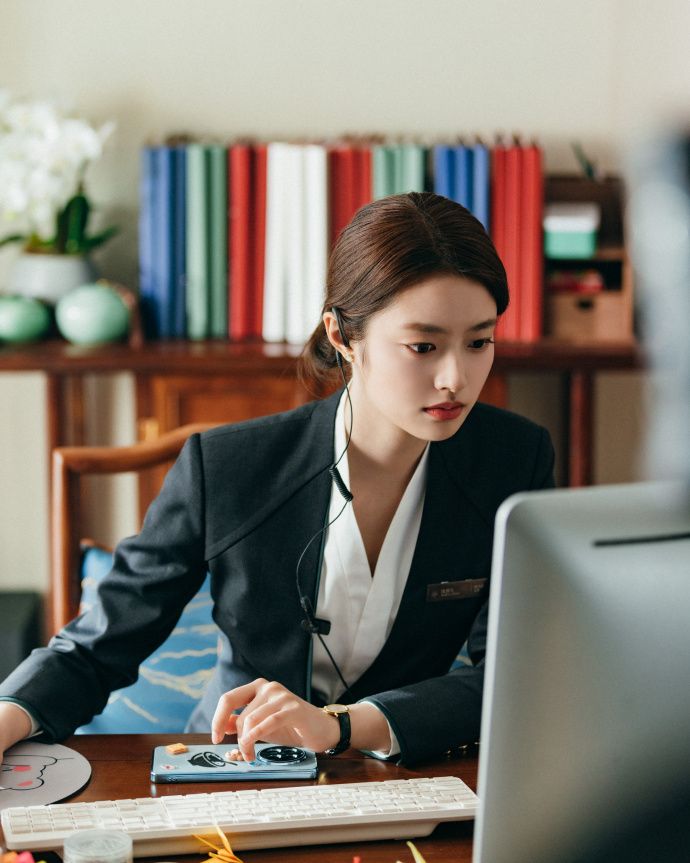 Thần thái tự tin giữa văn phòng sáng