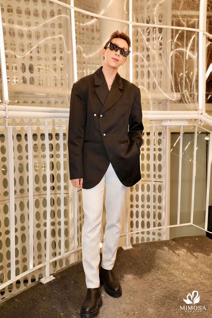 cach tao dang chup hinh di dam cuoi cho nam