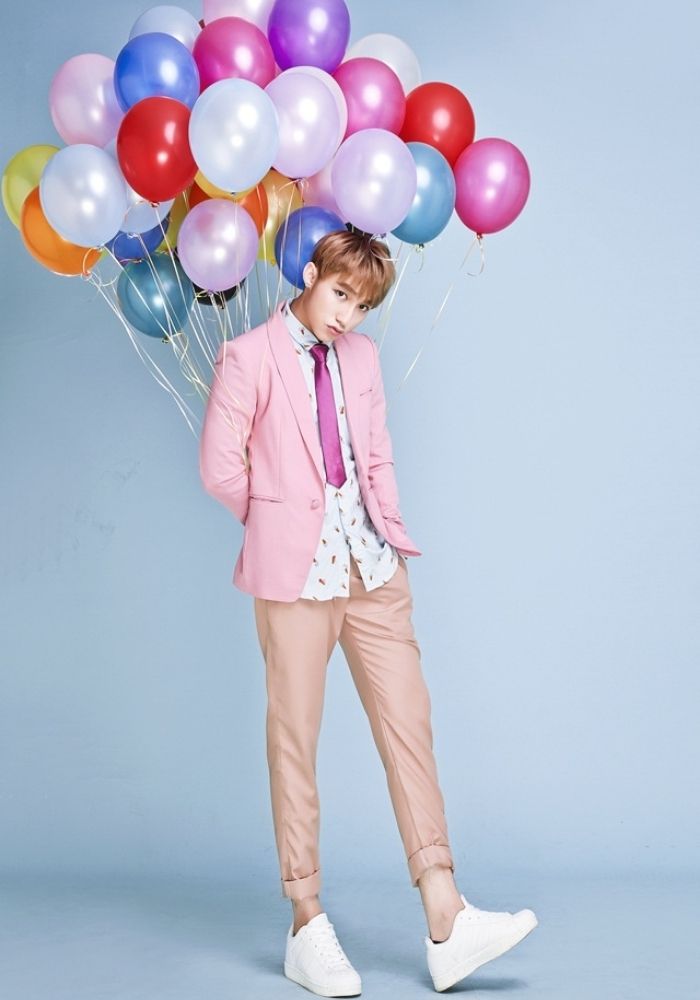 Nét đẹp thanh lịch của chàng trai trong concept chụp ảnh cùng bóng bay