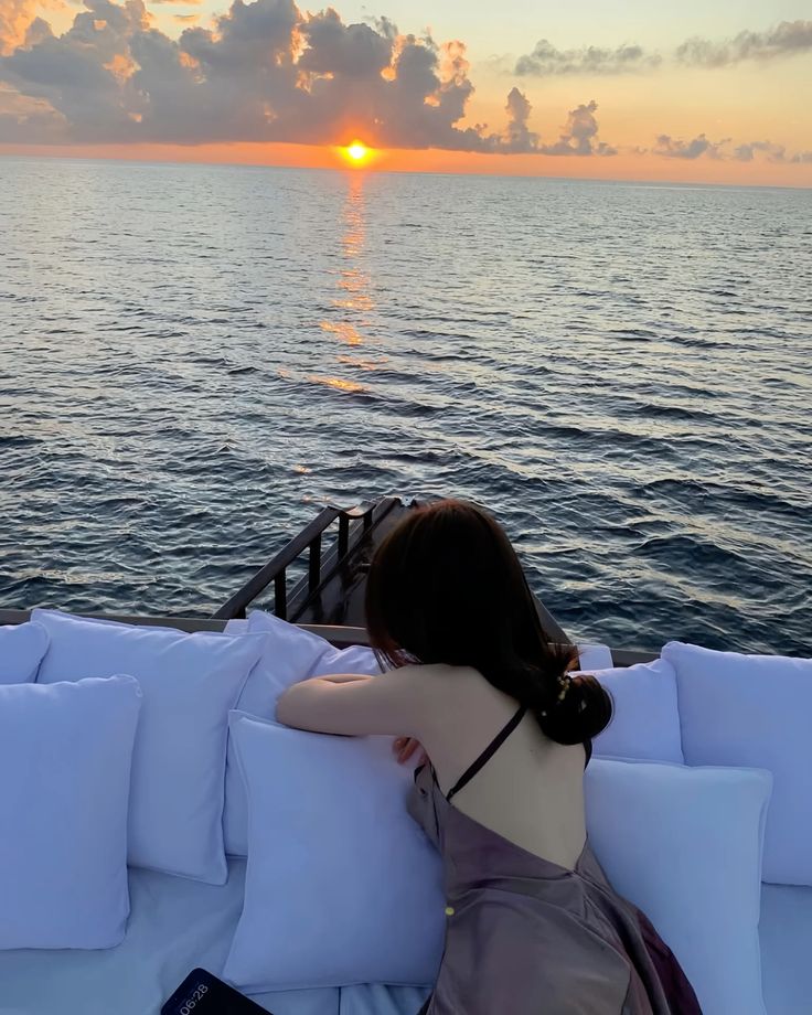 Đứng trên du thuyền, mọi ưu phiền đều ở lại bờ