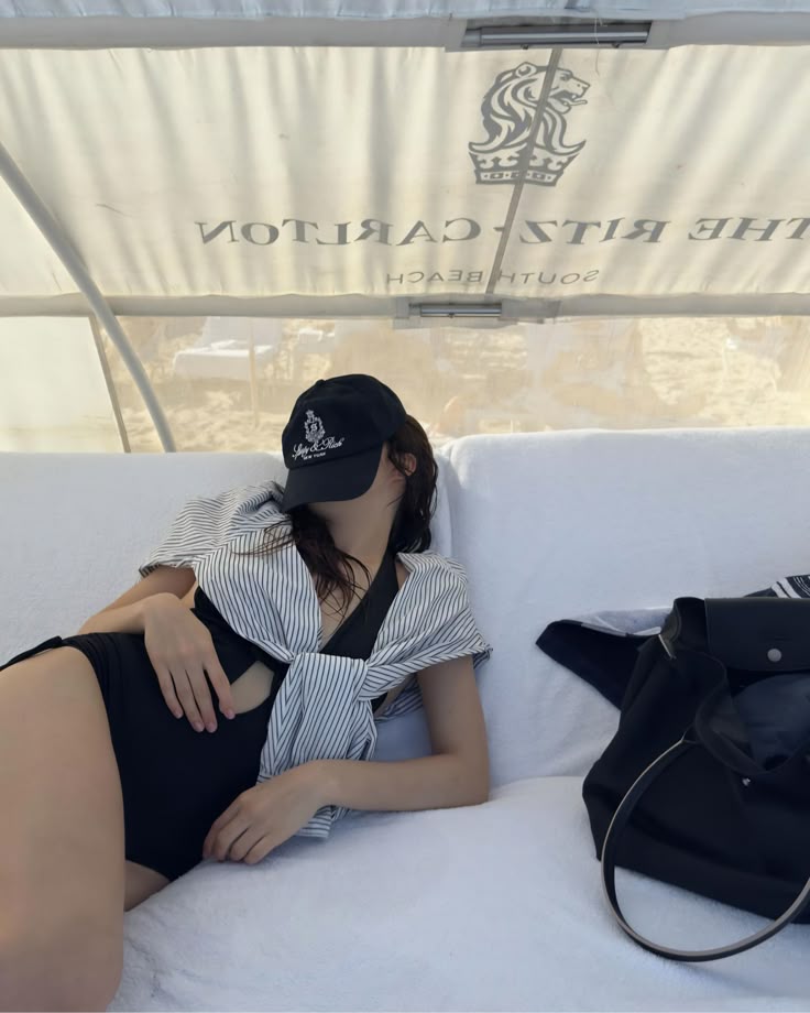 Du thuyền lướt nhẹ, còn cảm xúc thì đọng lại mãi